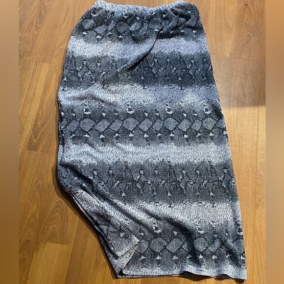 Maxi Animal Printed Lightweight Elastic Waist Skirt Sz M - Picture 9 of 9